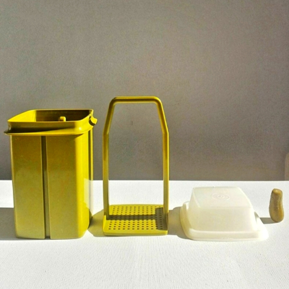Vintage Tupperware container- pickle storage
